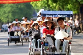 附图：中国游客很喜欢赴越南旅游（图片来源：《人民报》）