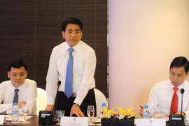 河内市人民委员会主席阮德钟会见越南信任驻外大使和总领事（图片来源于《新河内报》）