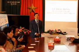 越南驻捷克大使张孟山发表讲话（图片来源：越通社）