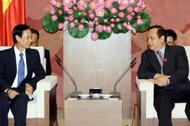 国会副主席黄玉山会见老挝客人（图片来源：越通社）