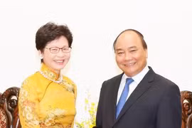 越南政府总理阮春福与中国香港特别行政区政务司司长林郑月娥。