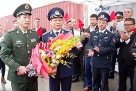 中国海警46305舰及101名军官和水手抵达画寺港，开始对海防市进行访问。