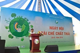 胡志明市自然资源与环境局局长阮全胜发表讲话
