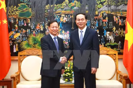 越南公安部长陈大光大将（右）和中国公安部副部长孟庆丰（左）。（图片来源：越通社）