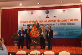 第11届越法呼吸病及胸部手术学术会议在顺化市举行（图片来源：越通社）