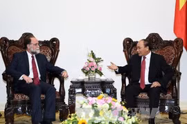 越南政府总理阮春福会见哈佛大学教授里卡多·豪斯曼。