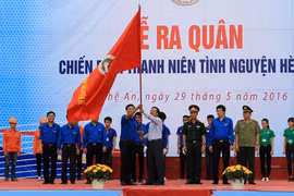 2016年夏季青年志愿者行动出征仪式（图片来源：hanoimoi.com​.vn） 