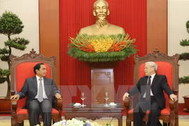 越共中央总书记阮富仲与老挝政府监察总署总监察长本通·吉玛尼