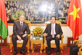 公安部部长陈大光（右）会见白俄罗斯国家安全委员会副主席Sergienko Igor Petrovich（图：cand.com.vn）​ 