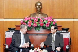 越南祖国阵线中央委员会副主席黎伯程会见耶稣基督后期圣徒教会代表杰弗里先生