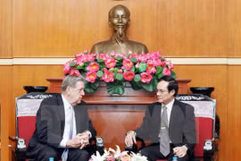 越南祖国阵线中央委员会副主席黎伯程会见耶稣基督后期圣徒教会代表杰弗里先生