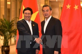 越南政府副总理兼外交部长范平明​与中国外交部长王毅 （图片来源：越通社）