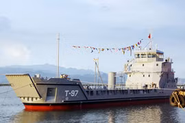 Roro-5612运兵舰（图片来源：因特网）