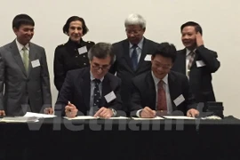 越南国防部175号军医医院与悉尼大学医学院关于医师培训合作的谅解备忘录签署仪式。(图片来源：越通社）