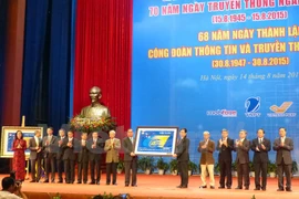 越南邮政总公司发行《越南邮政传统70周年》系列邮票 (图片来源：Vietnam+）