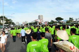 2015年岘港国际马拉松赛场景（图片来源：越南《人民报》）