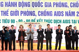 参加响应艾滋病行动月集会的代表（图片来源：越通社）