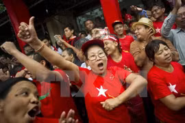 缅甸全国民主联盟支持者（图片来源：法国新闻社/越通社）