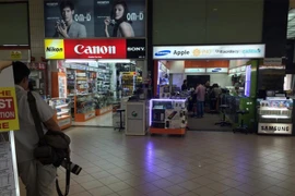 森林商业中心（Sim Lim Square）Mobile Air手机店。