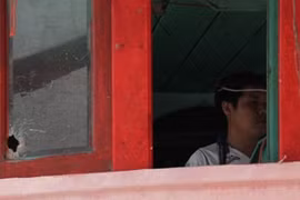 被来历不明的船攻击的越南渔船（图片来源于网络）
