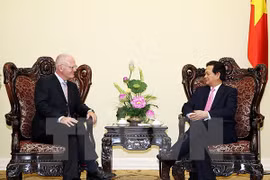 越南政府总理阮晋勇与欧盟驻越代表团团长法兰兹·叶森大使