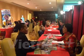 两国旅游企业代表直接会面，交换信息