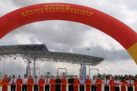 河内—海防汽车高速公路兴安省路段通车仪式（图片来源：越通社）