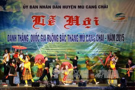 2015年穆庚寨梯田国家名胜区旅游文化周开幕式。（图片来源：越通社）