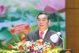 越共中央书记处书记、中央民运部部长何氏洁在纪念典礼上致辞。