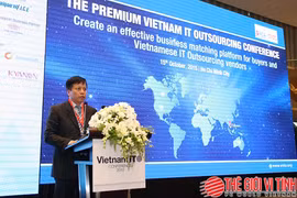 越南信息技术局局长陶廷可发表讲话。