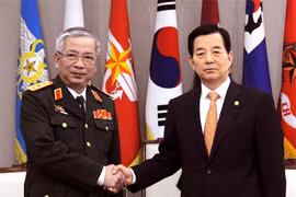 阮志咏上将会见韩国国防部长官韩民求（图片来源：越南《人民军队报》）