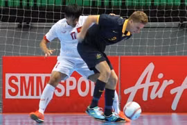 越南、澳大利亚队员在比赛中拼抢 （图片来源于网络