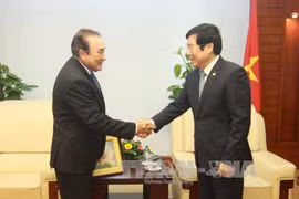 越南通信传媒部部长阮北山会见墨西哥国家通讯社社长。