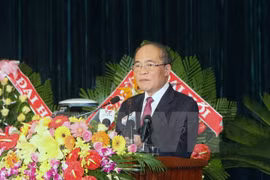 越南国会主席阮生雄在大会上发表讲话（图片来源：越通社） 