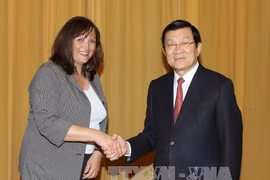 越南国家主席张晋创会见德国黑森州科学艺术部办公室主任卡琳·穆勒。