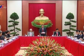 黎鸿英同志在会见中发表讲话。（图片来源：vtv.vn）