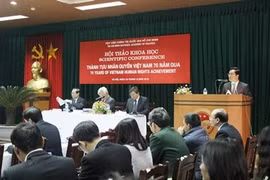 越南外交部副部长何金玉在研讨会上发表讲话