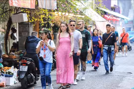 2024年6月，河内市接待国内游客人数200万人次，同比增长5.3%。图自越通社
