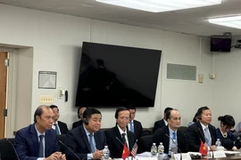 出席对话会的越方代表。图自越通社