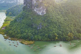 组图：春天里来长安旅游区游山玩水