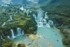 高平板约瀑布美景。图自越通社