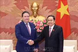 国会主席陈青敏会见美国驻越南大使马克·纳珀。图自越通社