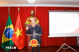 巴西越南友好协会秘书长佩德罗·德·奥利维拉发表讲话。图自越通社