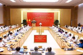 越共中央政治局委员、政府总理、越共十四大经济社会组组长范明政主持召开经济社会组第三次会议。图自越通社