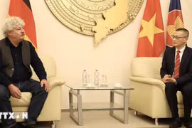 德国驻越大使武光明会见柏林德国共产党主席学生斯特凡·纳特克。图自越通社