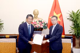 越南外交部副部长范青平会见越南特命全权大使伊藤直树。图自越通社
