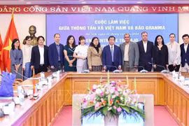 越通社领导与古巴共产党机关报《格拉玛报》领导合影。图自越通社