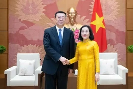 越南国会副主席阮氏青会见了新疆维吾尔自治区党委副书记、乌鲁木齐市委书记张柱。图自越通社