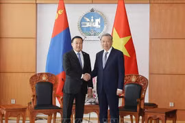 越共中央总书记、国家主席苏林会见蒙古国家大呼拉尔主席。图自越通社