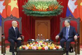 越共中央总书记苏林会见柬埔寨国王诺罗敦•西哈莫尼。图自越通社